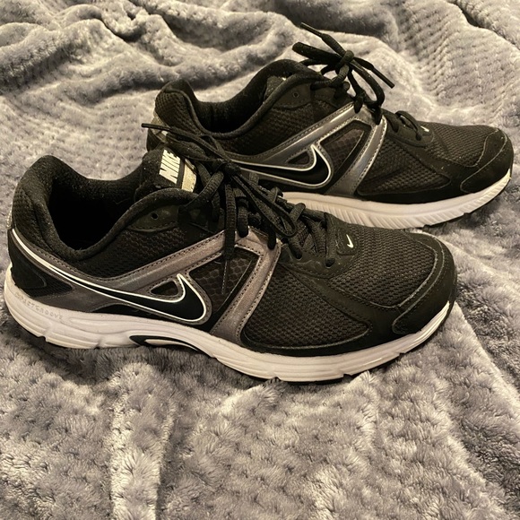 Nike Shoes | GC Mens Nike Dart 9 Black and Silver Sz10 | Color: Black/Silver | Size: 10 | Minz100's Closet